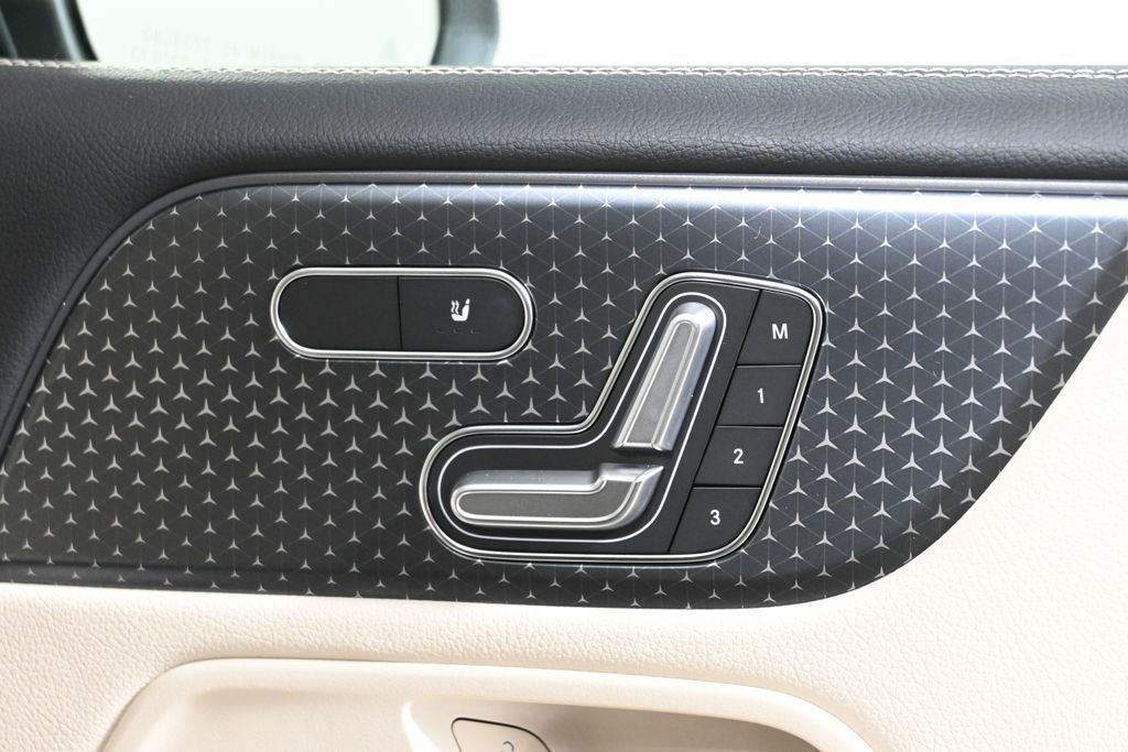 2025 Mercedes-Benz GLB 250 28