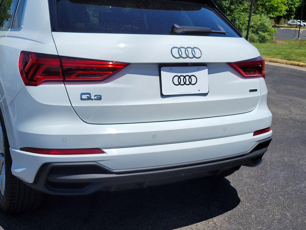Thumbnail: 2024 Audi Q3 - 6