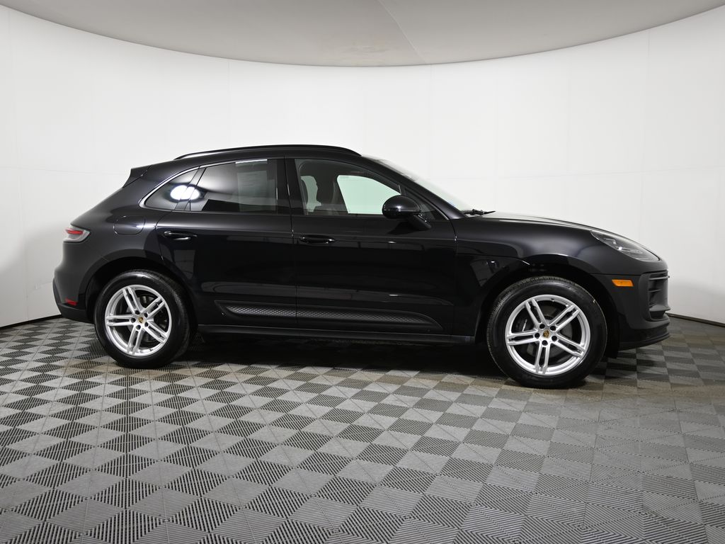 Thumbnail: 2025 Porsche Macan - 8