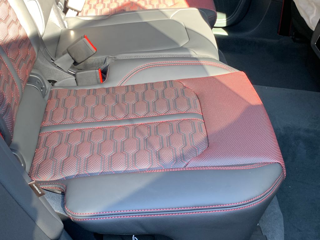 Thumbnail: 2026 Audi RS Q8 - 10