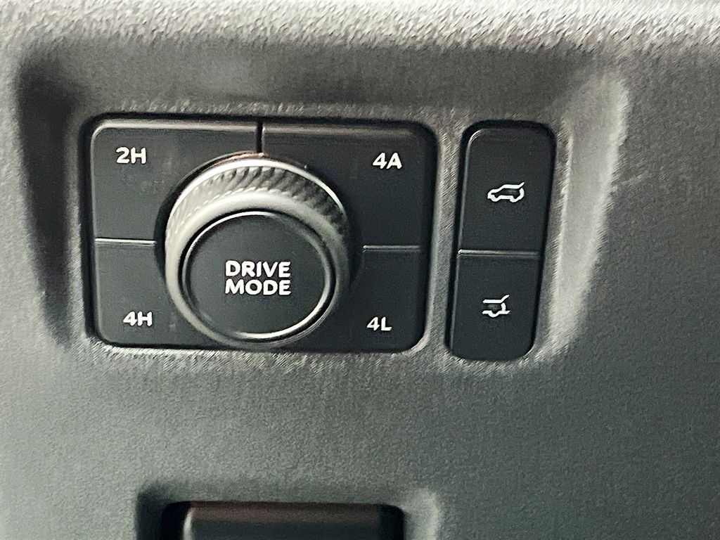 Used 2025 White Ford Active image 10