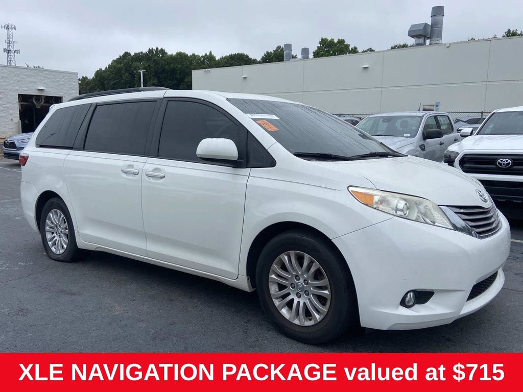 White (Blizzard Pearl) 2017 Toyota Sienna Minivan Front-Wheel Drive 8-Speed Automatic