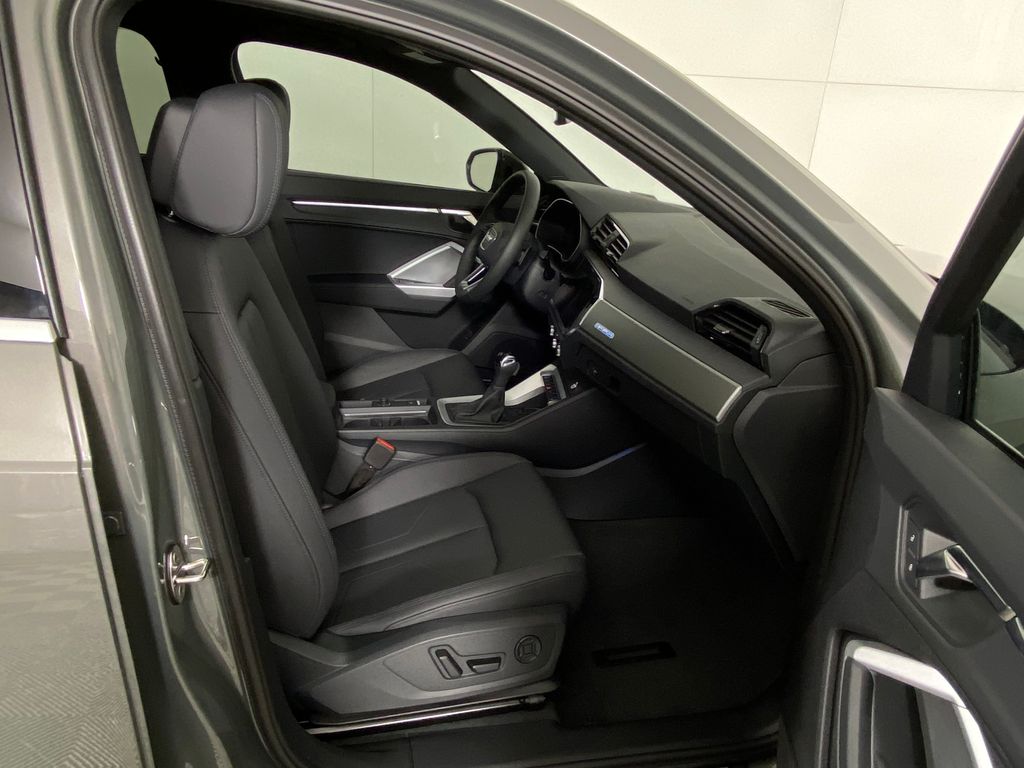 Thumbnail: 2025 Audi Q3 - 22