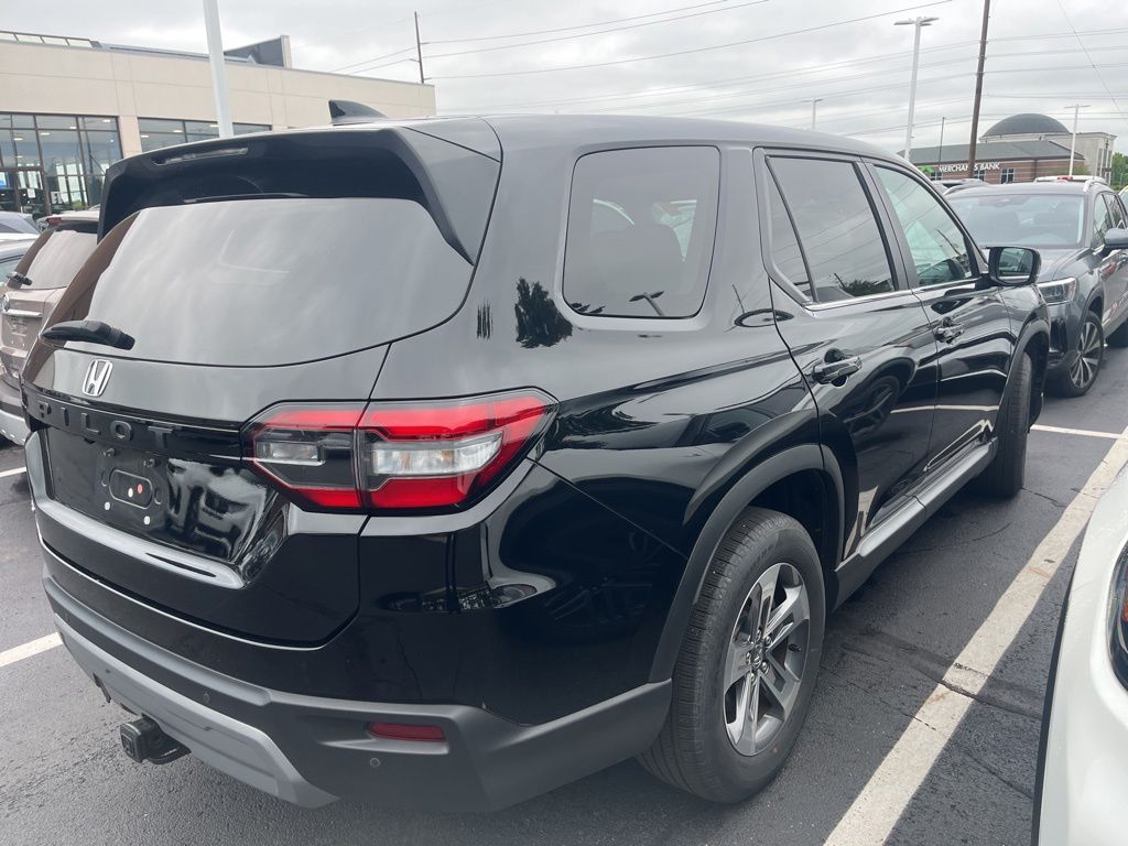 Thumbnail: 2023 Honda Pilot - 4