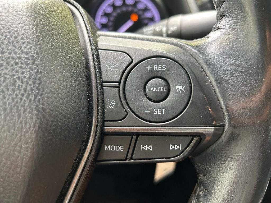 2021 Toyota Camry SE 24