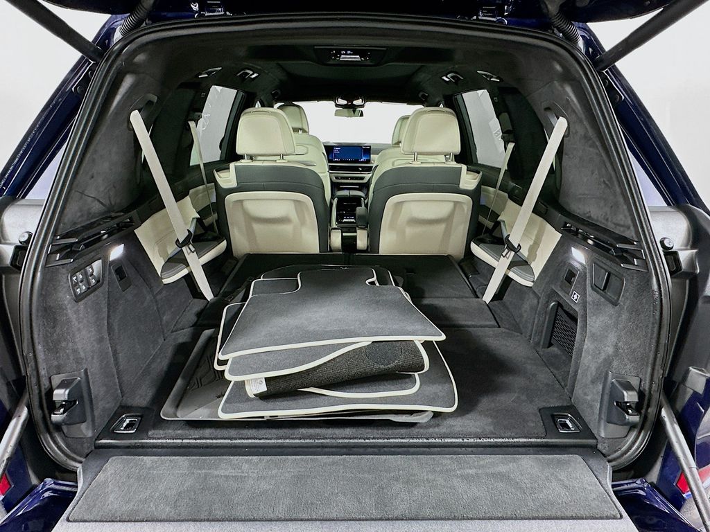 Thumbnail: 2025 BMW X7 - 27