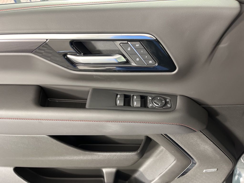2025 Chevrolet Suburban RST 31