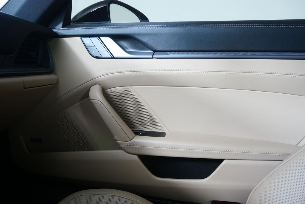 Thumbnail: 2022 Porsche 911 - 32