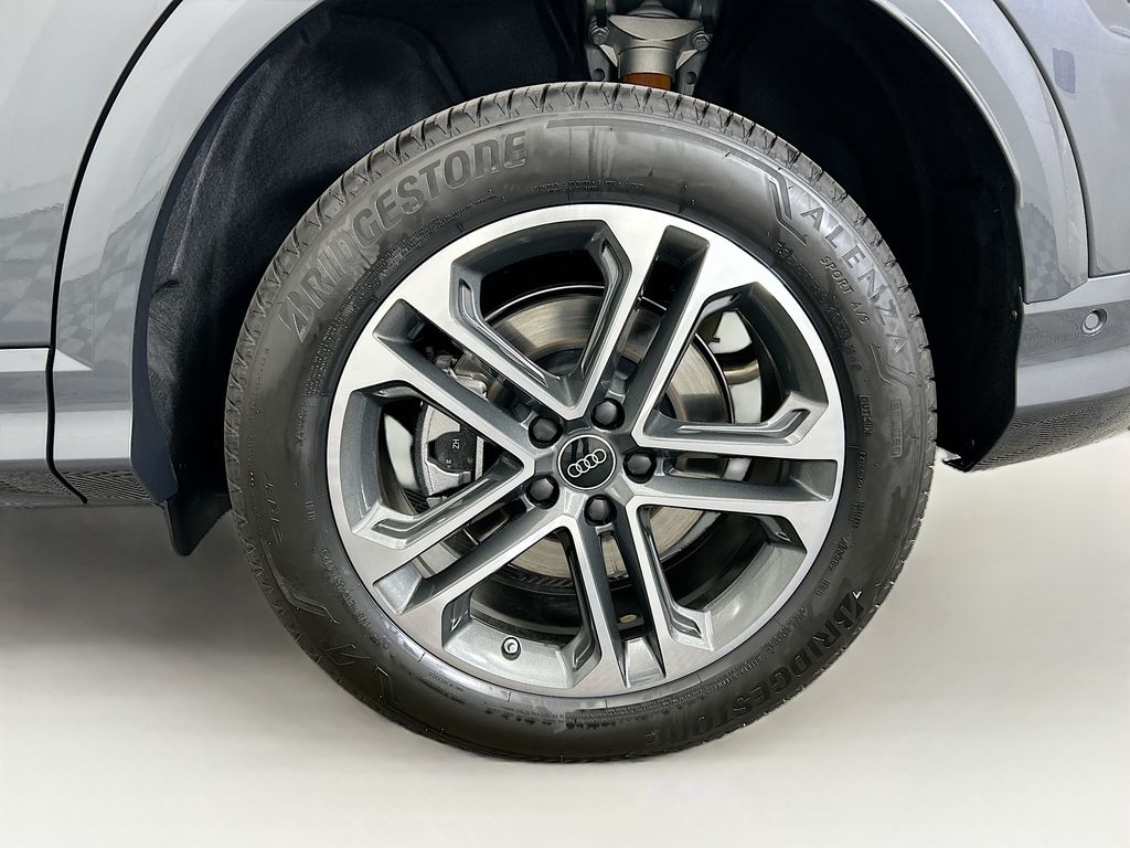 Thumbnail: 2025 Audi Q5 - 30