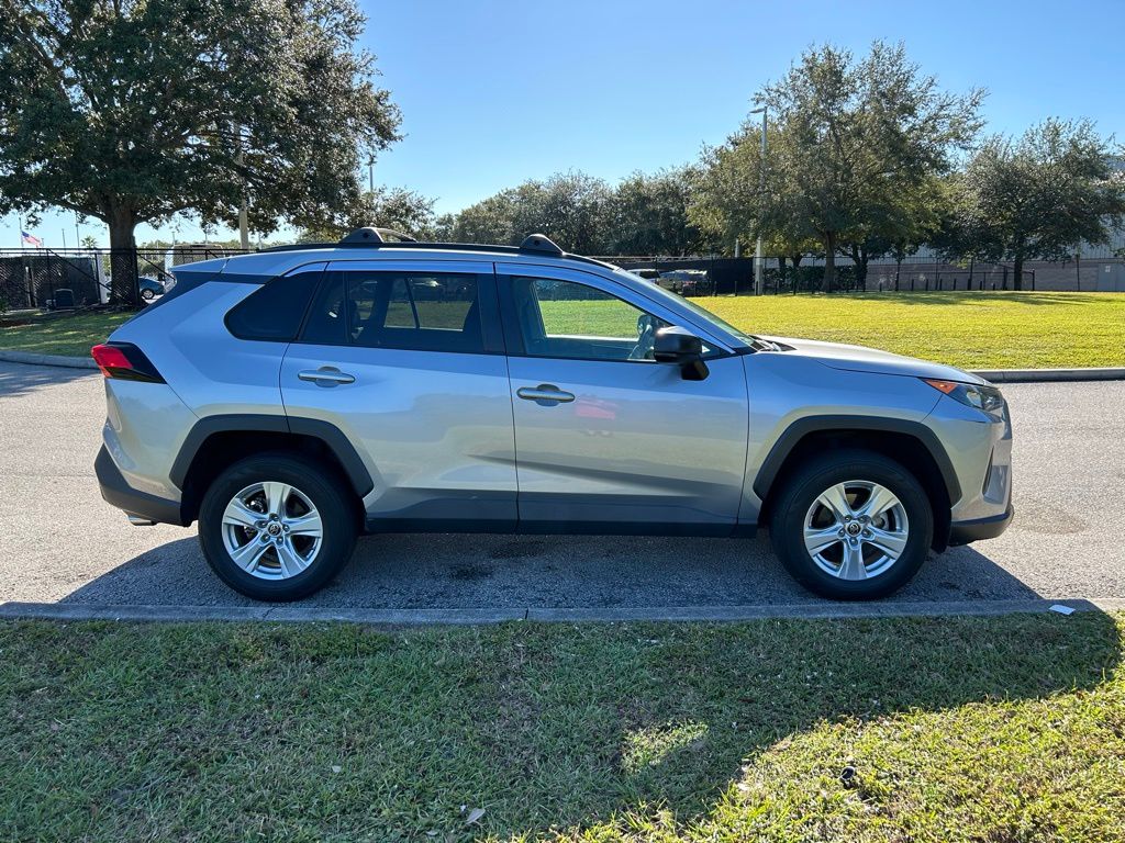 Thumbnail: 2021 Toyota RAV4 - 6