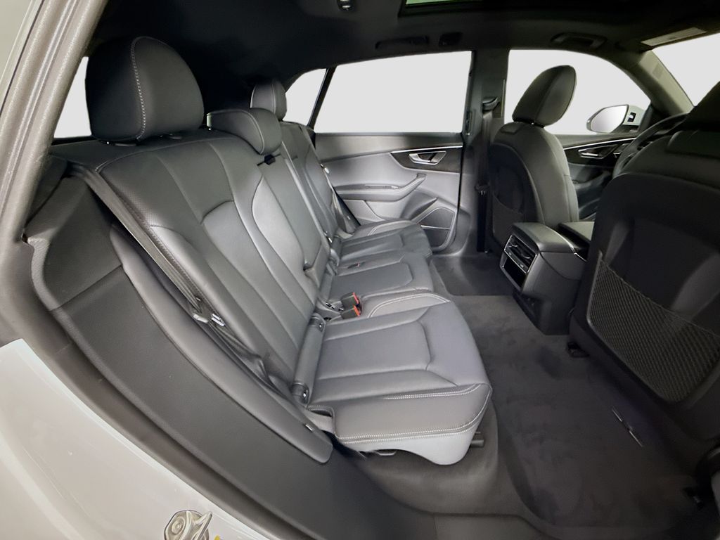 Thumbnail: 2026 Audi Q8 - 24