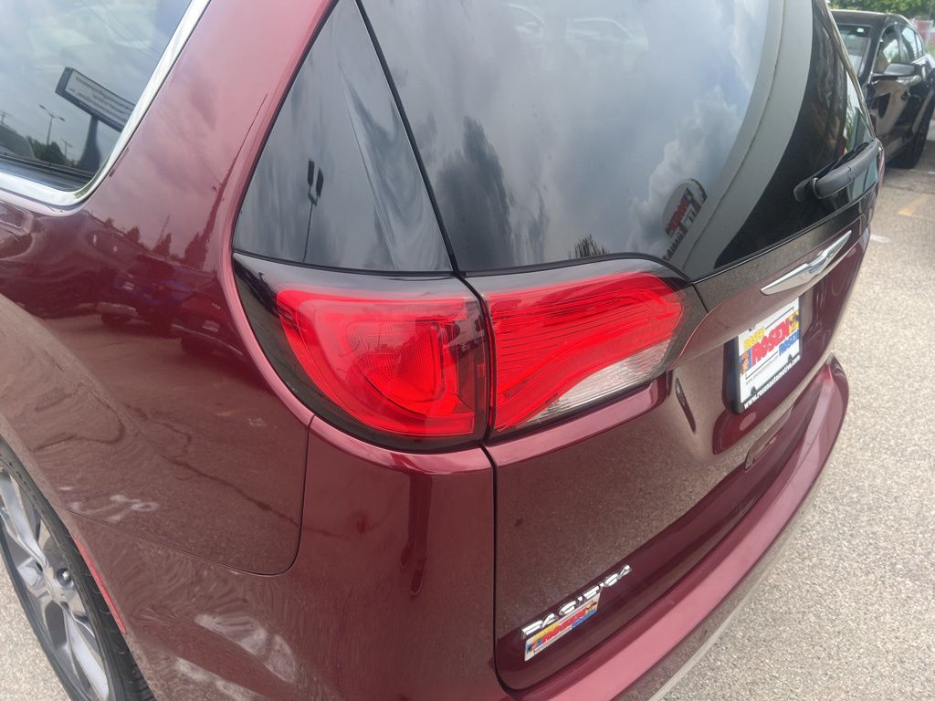 2018 Chrysler Pacifica Limited photo