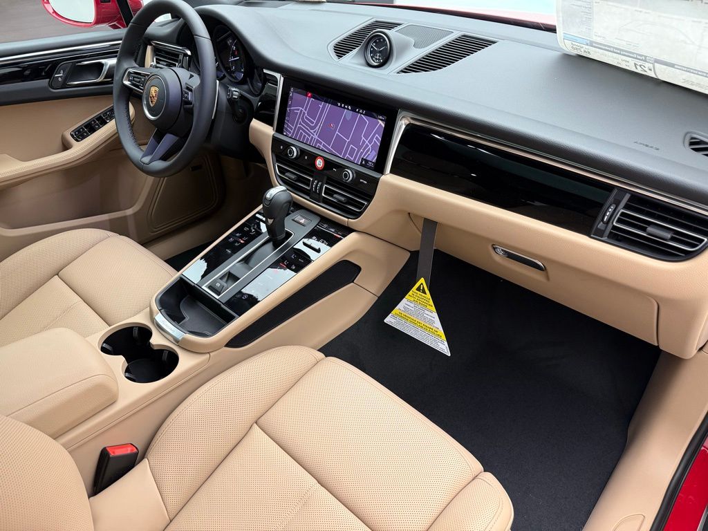 Thumbnail: 2026 Porsche Macan - 31