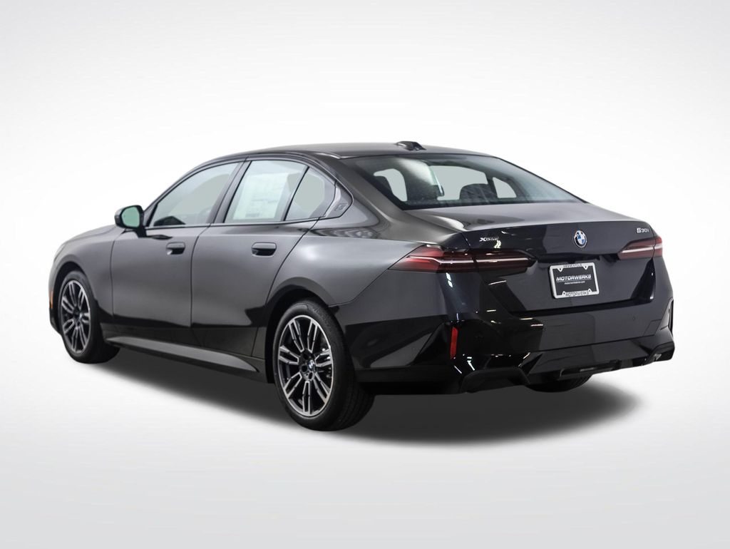 Thumbnail: 2027 BMW 5 Series - 3