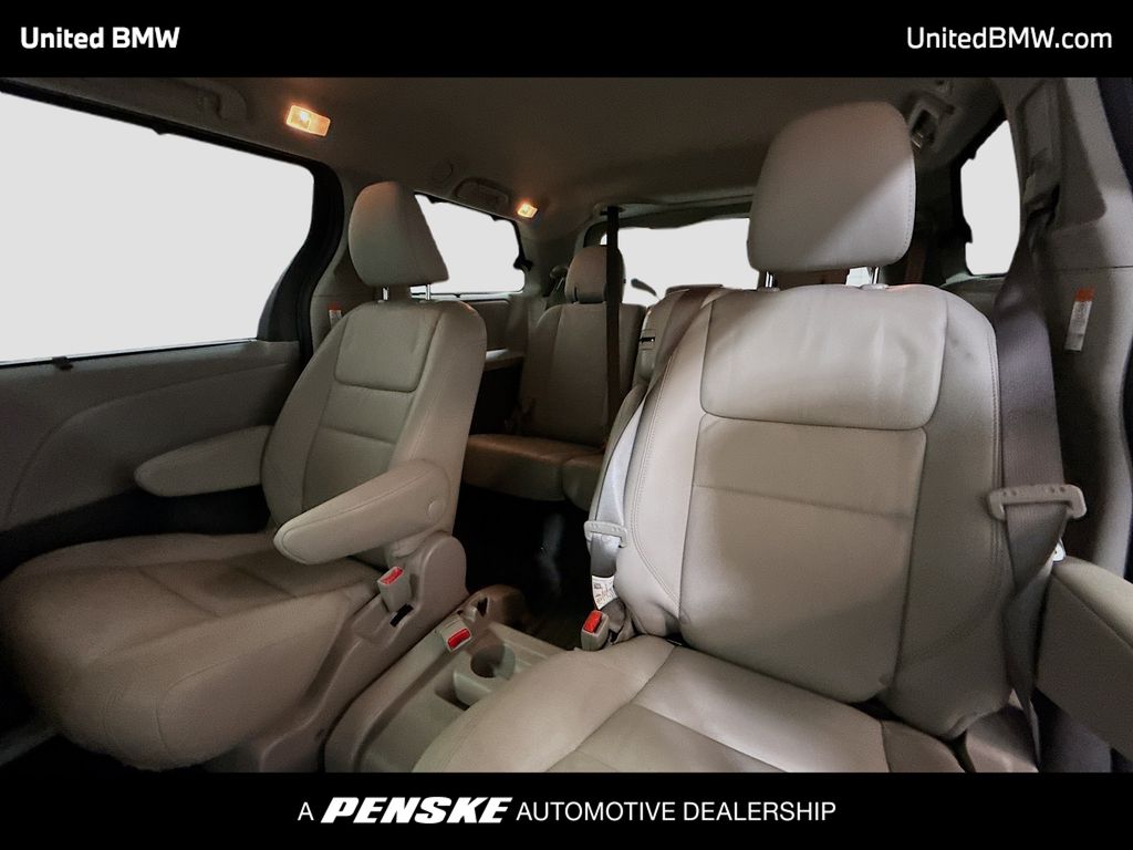 Thumbnail: 2020 Toyota Sienna - 13