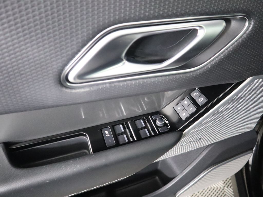 Thumbnail: 2020 Land Rover Range Rover Velar - 23