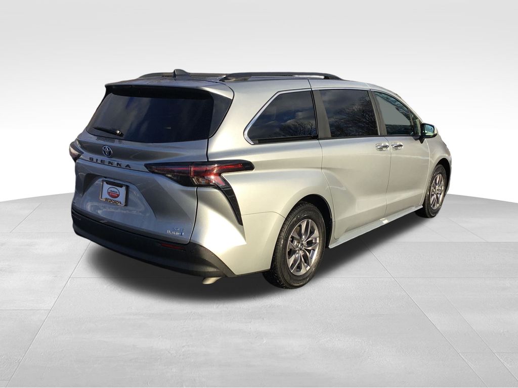 Thumbnail: 2024 Toyota Sienna - 5