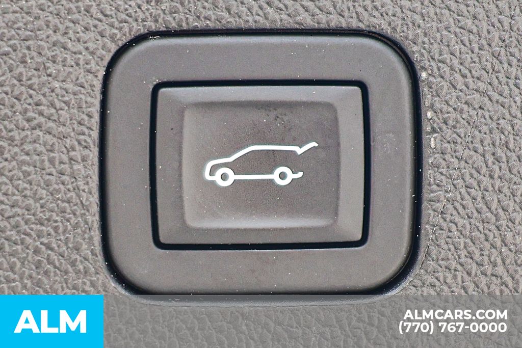 Used 2025 White GMC Denali image 27