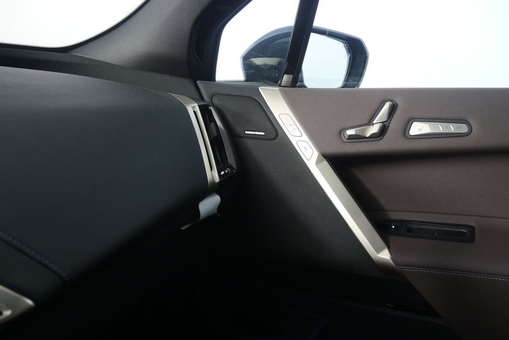 Thumbnail: 2025 BMW iX - 32