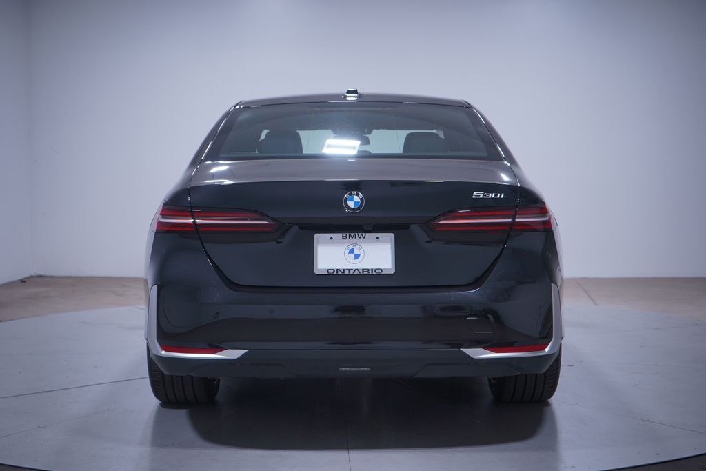 Thumbnail: 2026 BMW 5 Series - 5