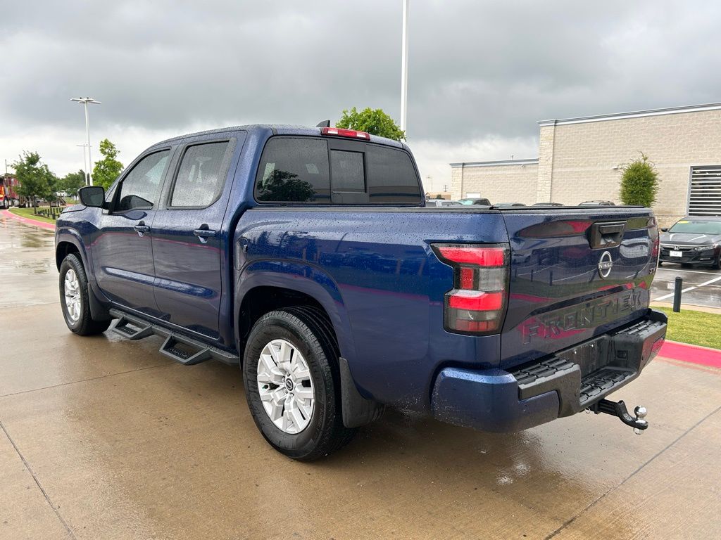 2022 Nissan Frontier SV 2