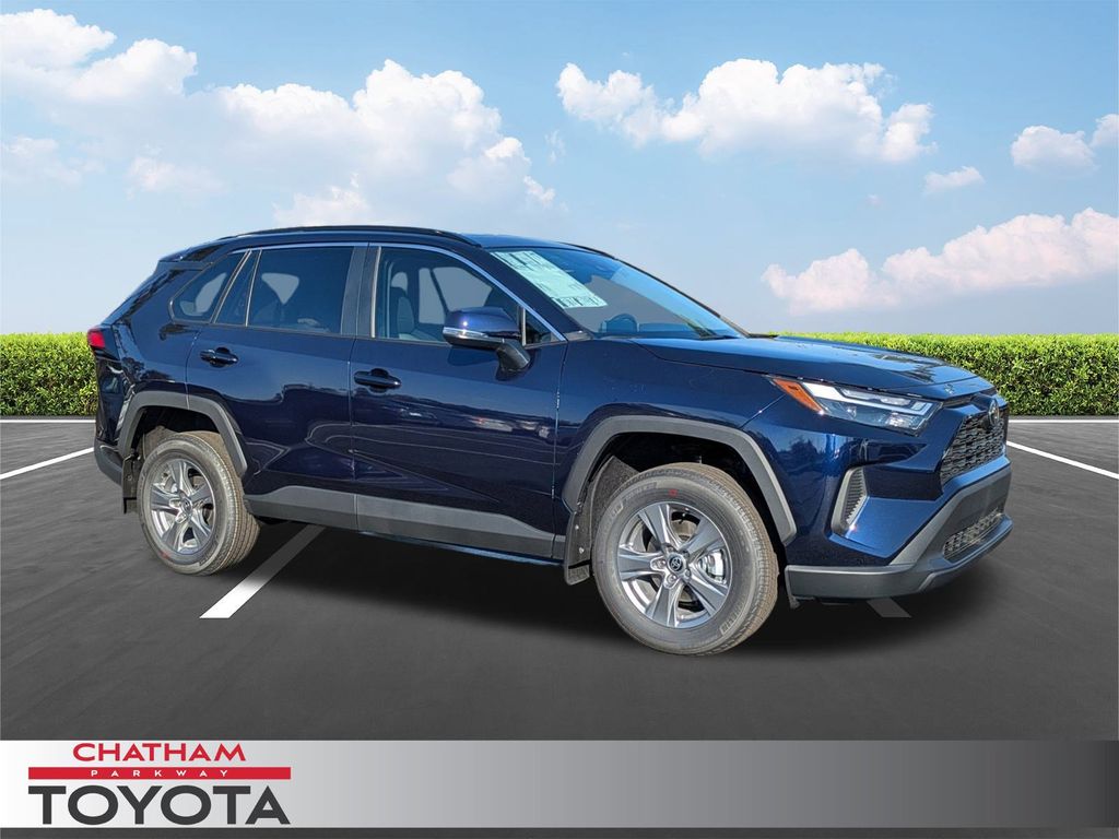 2025 Toyota RAV4 XLE's photo