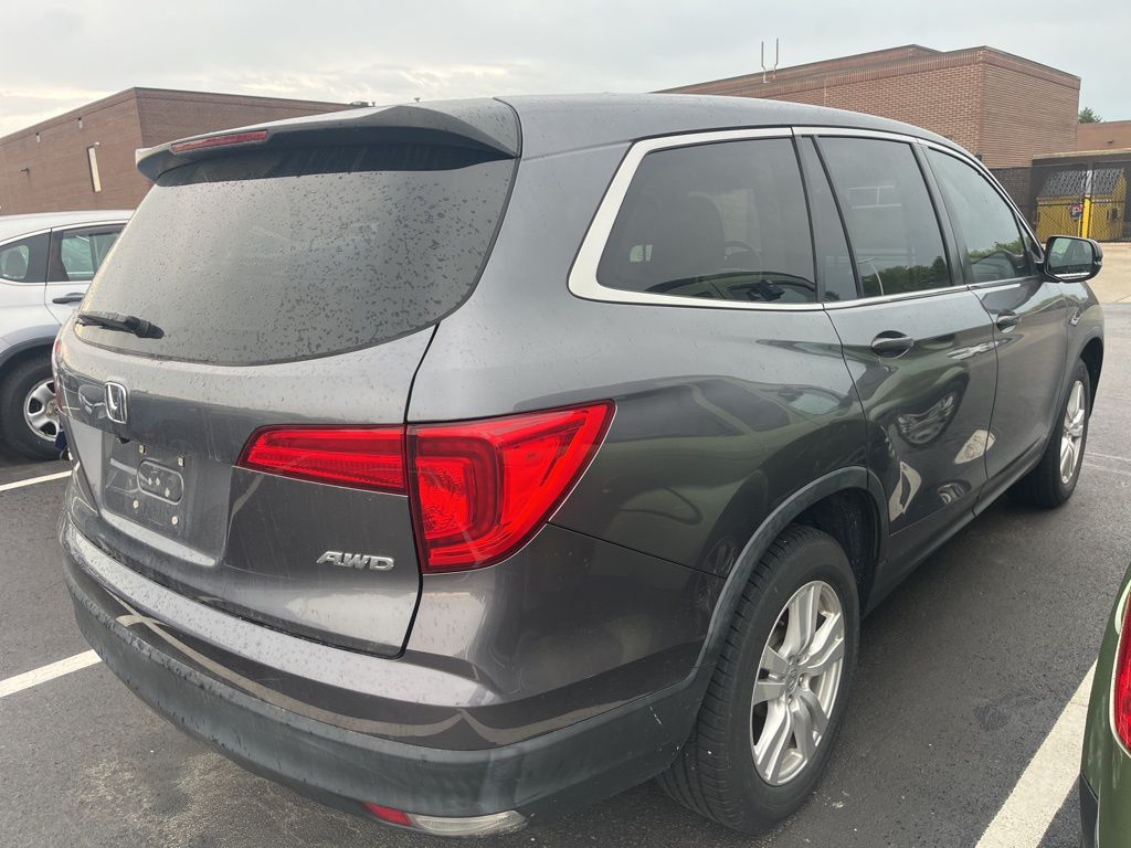 Thumbnail: 2016 Honda Pilot - 4