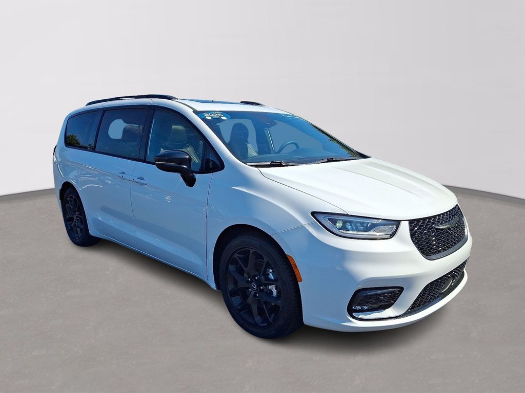 Thumbnail: 2025 Chrysler Pacifica - 3