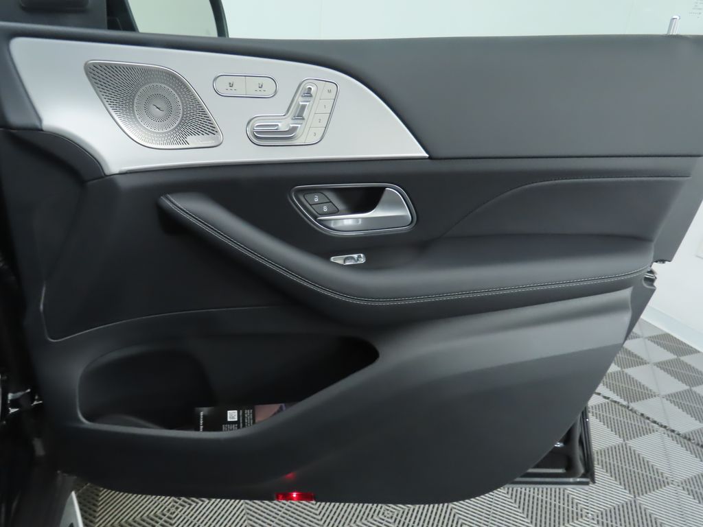 Thumbnail: 2026 Mercedes-Benz GLS - 28