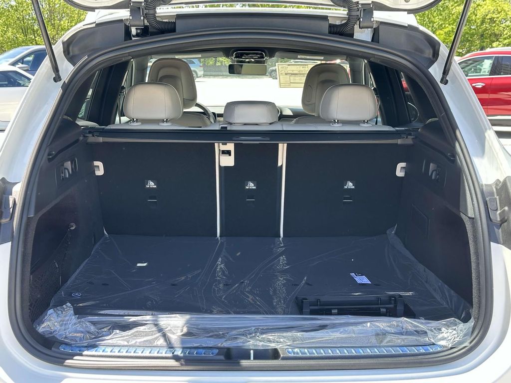 2025 Mercedes-Benz GLC 300 13