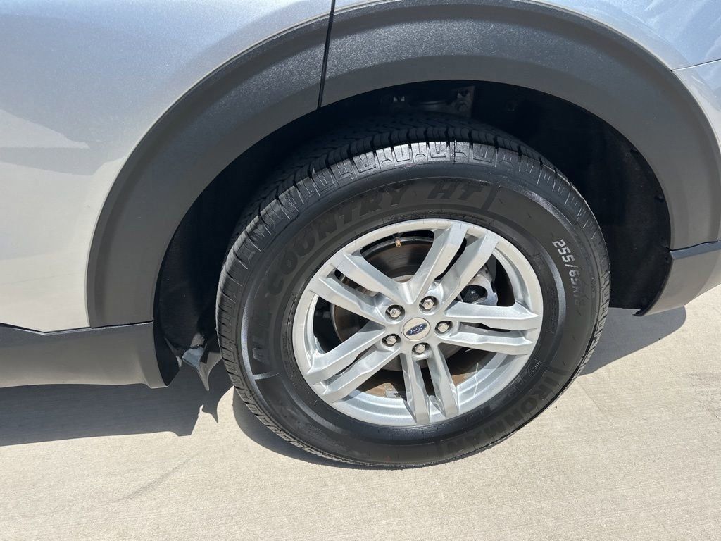 2024 Silver Metallic Ford Explorer XLT RWD SUV