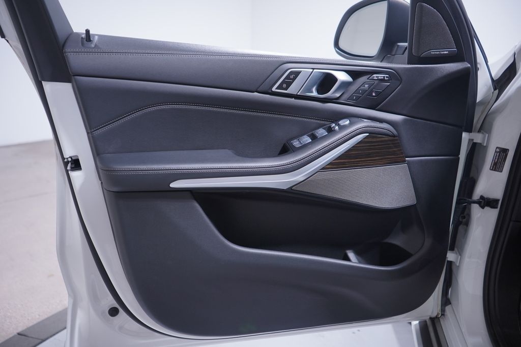 Thumbnail: 2024 BMW X7 - 17