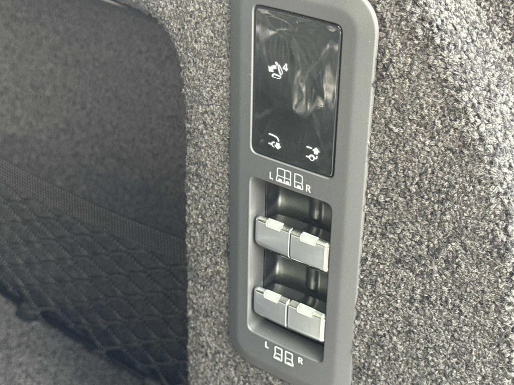 New 2026 Black Land Rover SE image 7