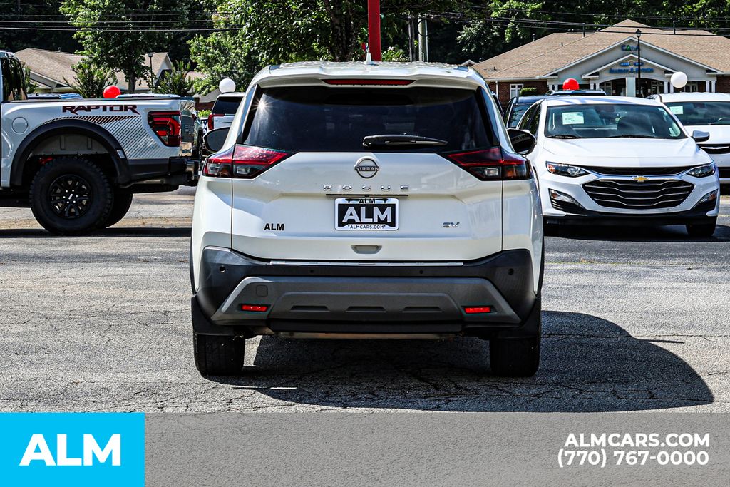 Used 2022 White Nissan SV image 12