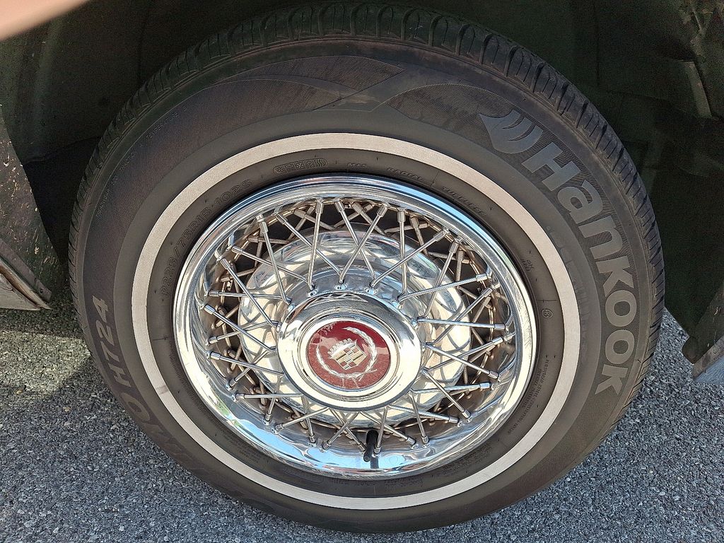 1992 Cadillac Brougham — photo 7