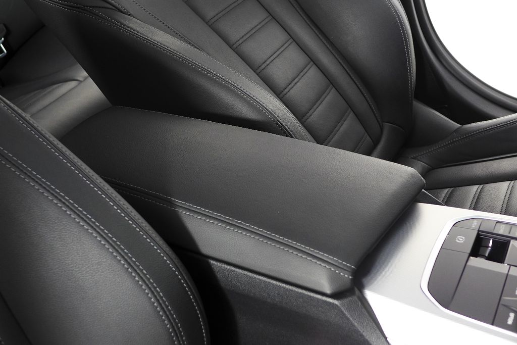 Thumbnail: 2023 BMW i4 - 17