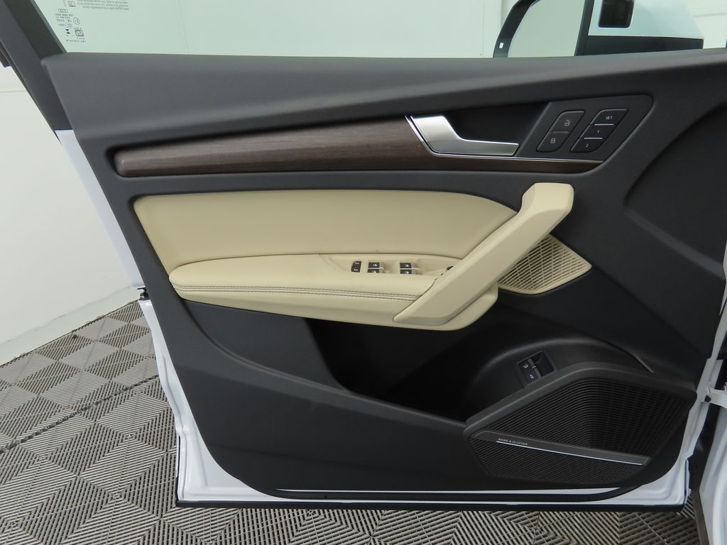 2025 Audi Q5  24