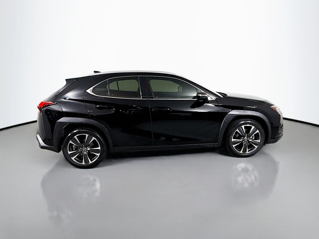 Thumbnail: 2020 Lexus UX - 4