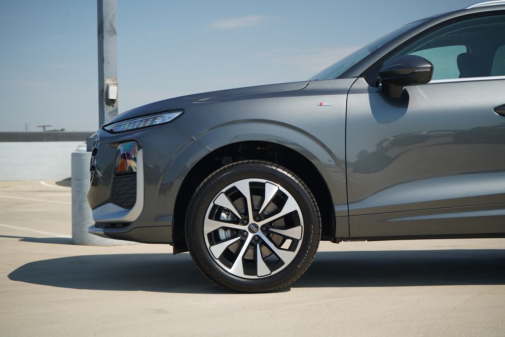 Thumbnail: 2026 Audi Q3 - 3