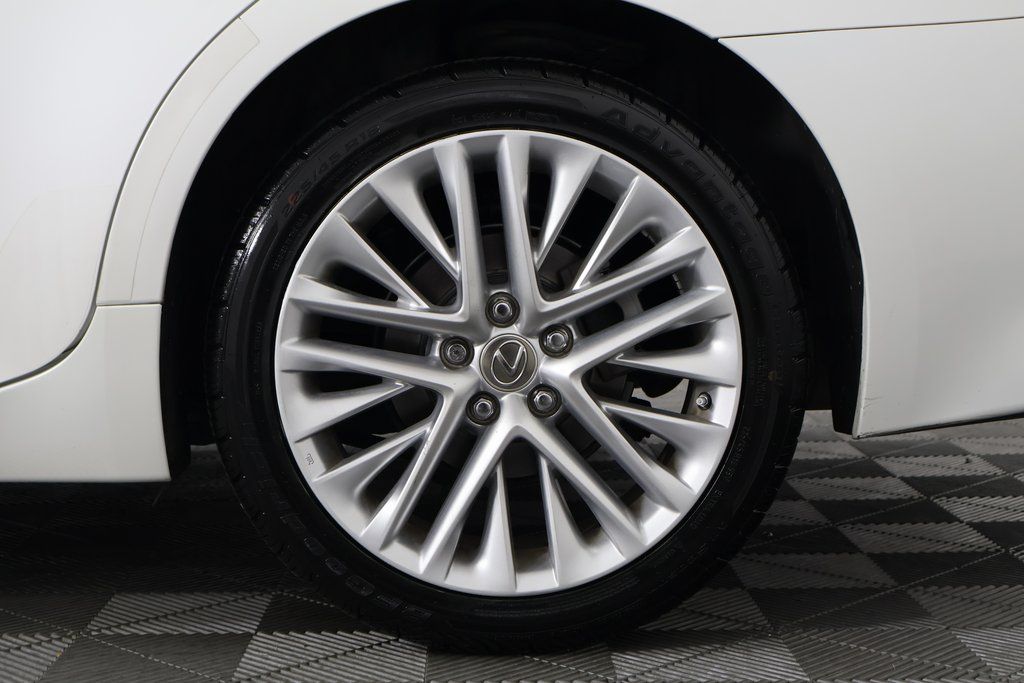 Thumbnail: 2014 Lexus ES - 16