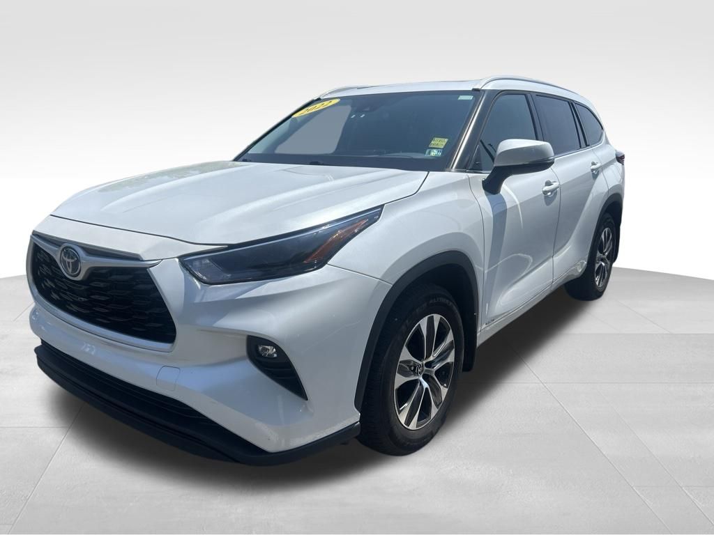 White (Wind Chill Pearl) 2022 Toyota Highlander Hybrid SUV / Crossover All-Wheel Drive Continuously Variable Transmission