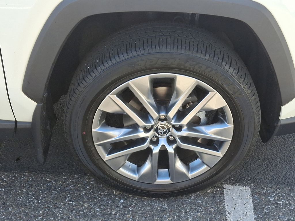 2022 Toyota RAV4 XLE Premium 8