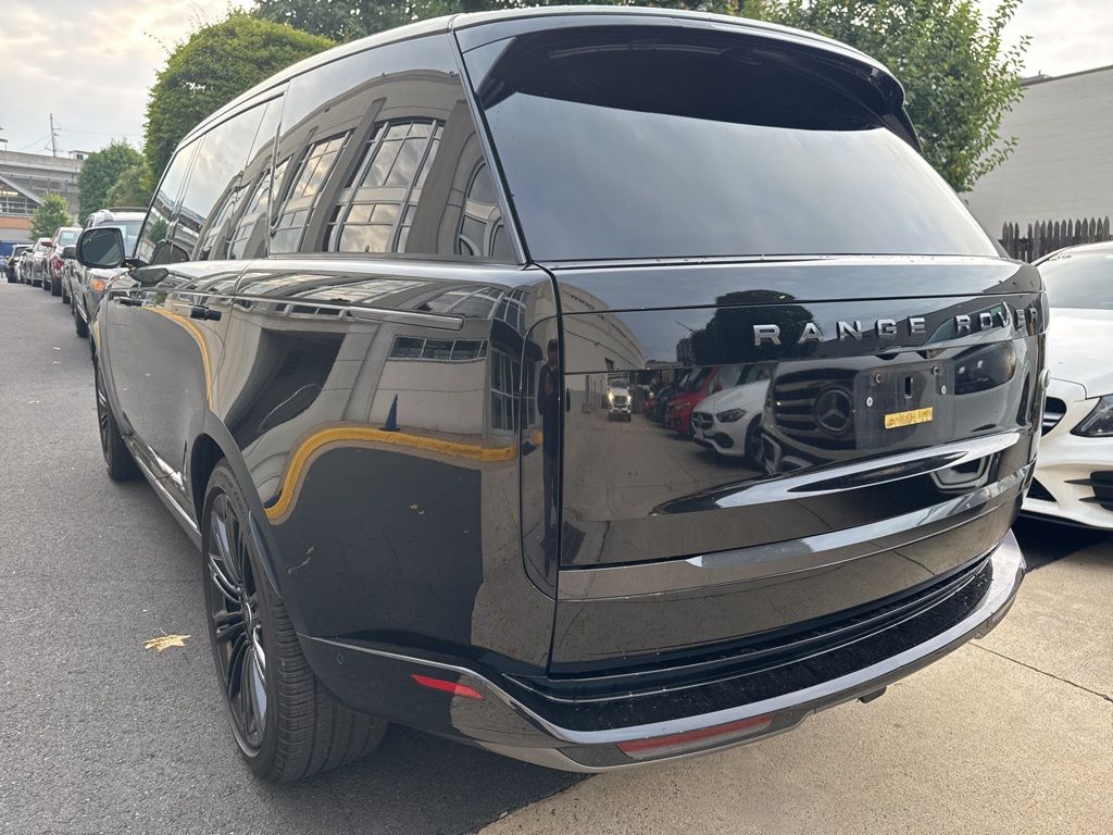 Thumbnail: 2023 Land Rover Range Rover - 6