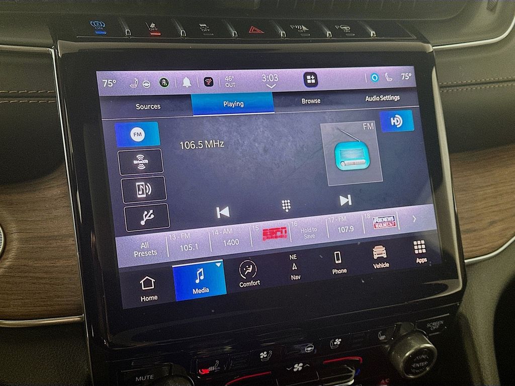 Used 2022 Gray Jeep Summit 4xe image 17