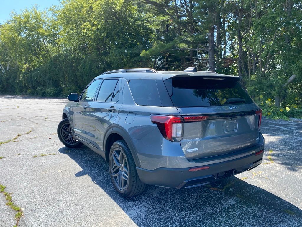 New 2026 Carbonized Gray Metallic Ford ST-Line image 7