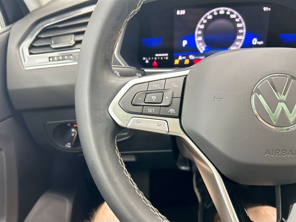 Thumbnail: 2023 Volkswagen Tiguan - 11