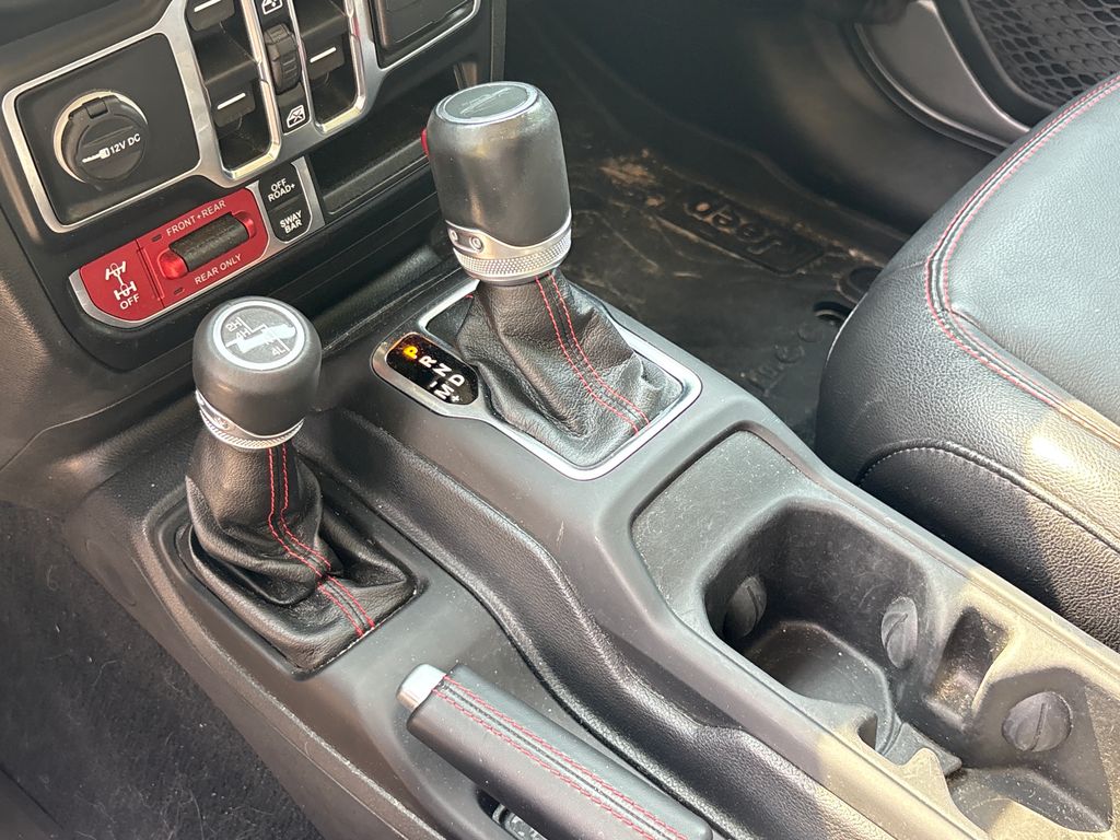Certified Used 2020 Silver Jeep Rubicon image 27