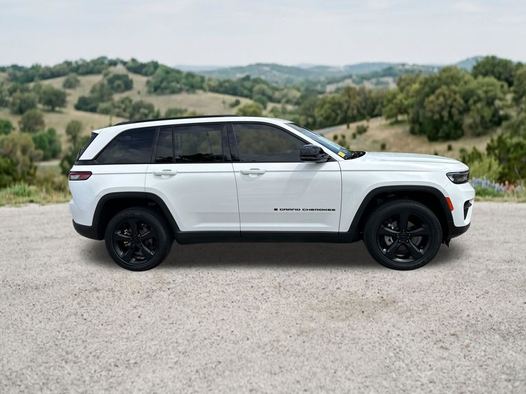 Used Car 2023 Jeep Grand Cherokee  Altitude For Sale Under $30,000 In Austin, Texas