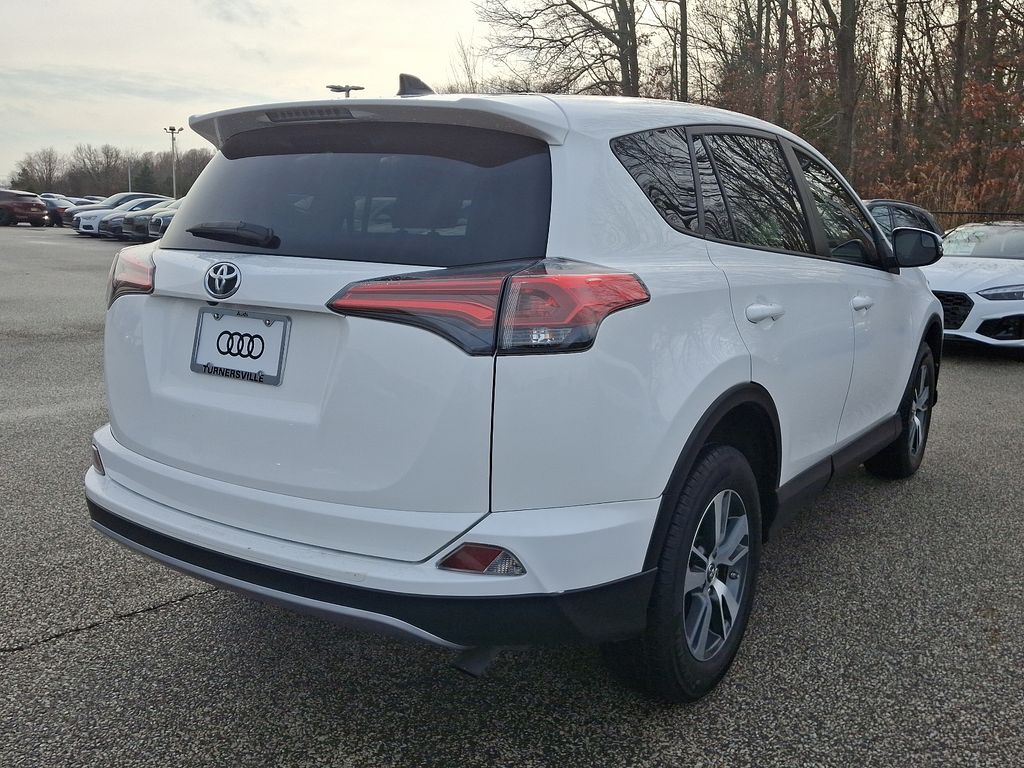 2018 Toyota RAV4 XLE 6