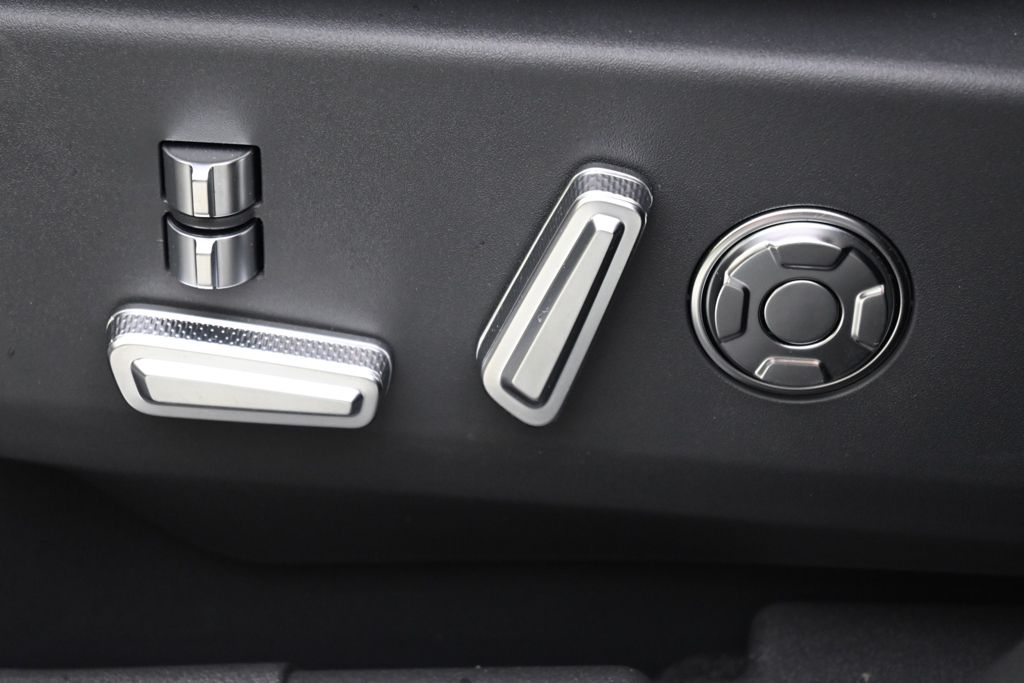 New 2026 White Lincoln Reserve image 14